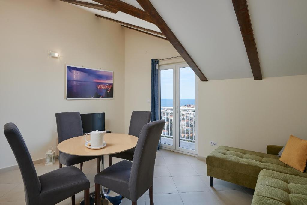 Televízia a/alebo spoločenská miestnosť v ubytovaní Dubrovnik View Apartments