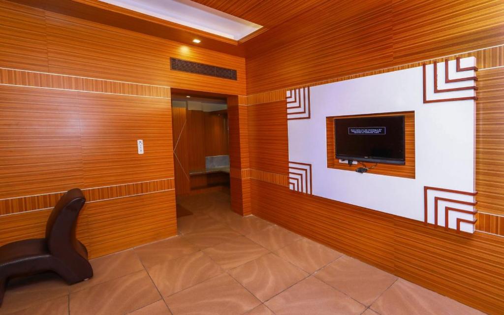 TV a/nebo společenská místnost v ubytování Pearl Park Beach Resort Private Limited
