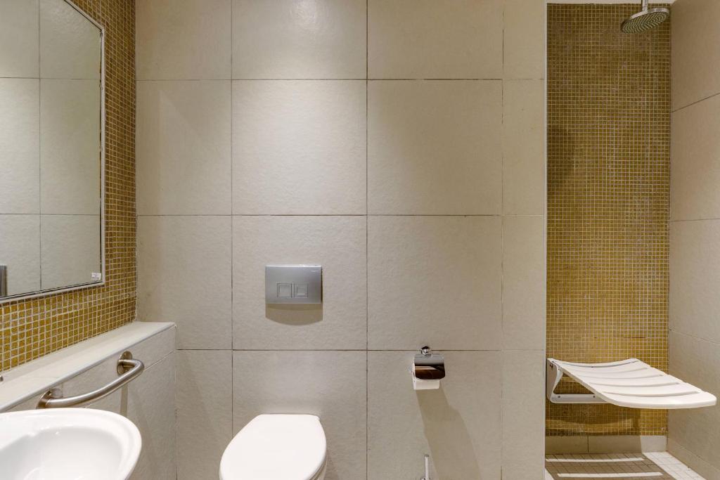 Koupelna v ubytování Protea Hotel by Marriott Ikeja Select
