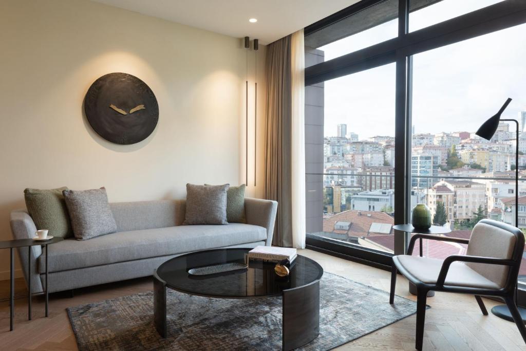 Marriott Executive Apartments Istanbul Fulya - 两居室较大的公寓，阳台和城市景观
