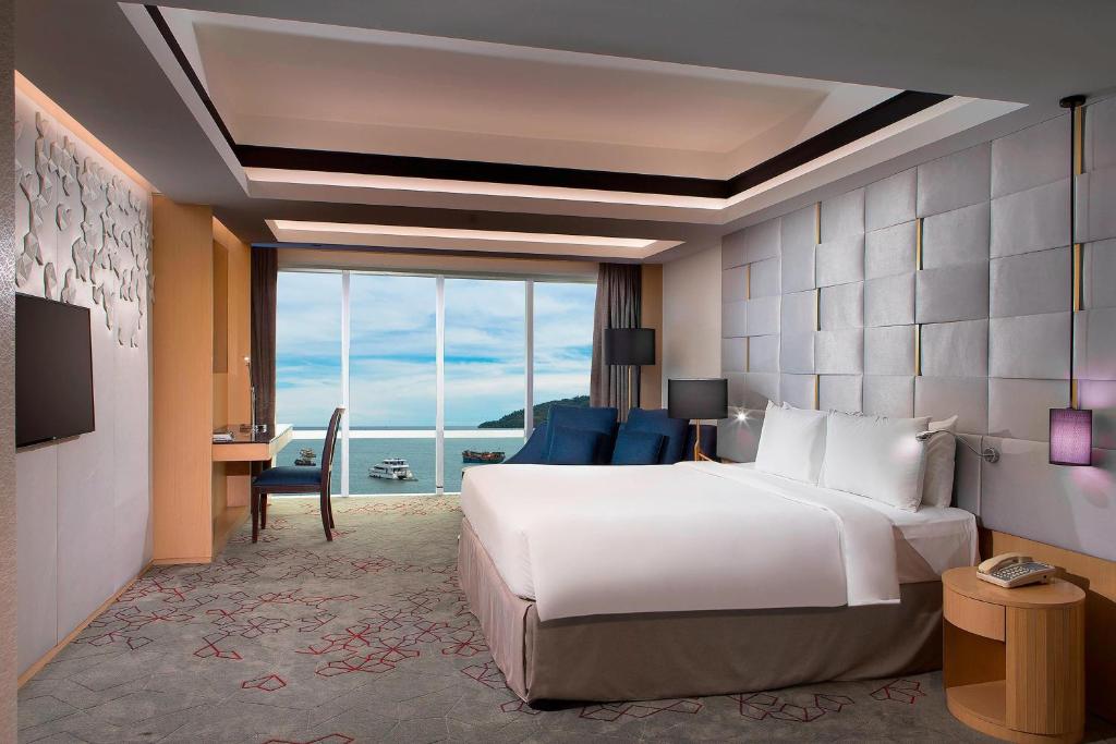 Le Meridien Kota Kinabalu - King Room With Sea View - Club Lounge Access