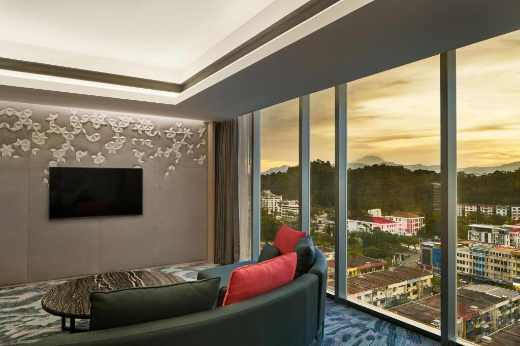 Le Meridien Kota Kinabalu - One-Bedroom Suite - Club Lounge Access