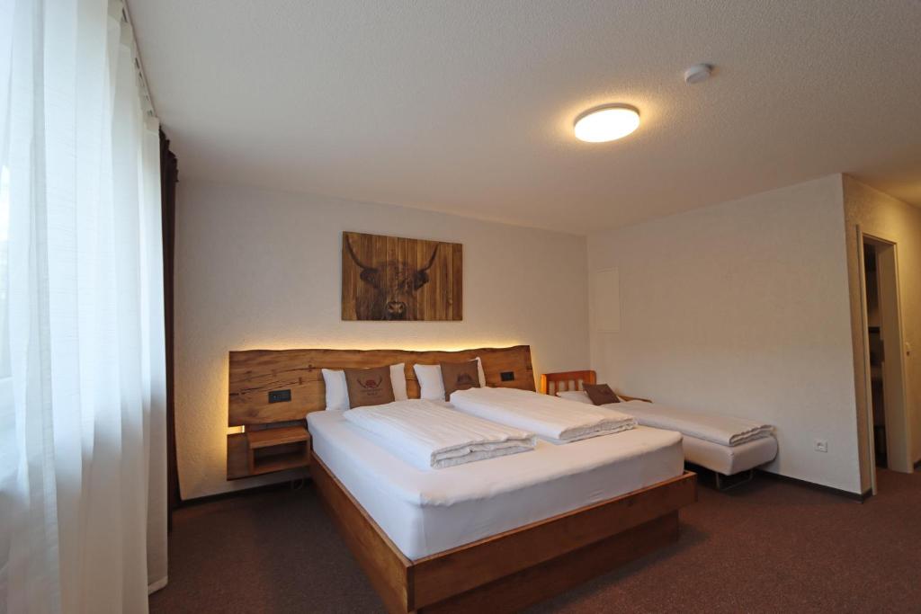 Postel nebo postele na pokoji v ubytování Hotel Kreuz Höhengasthof