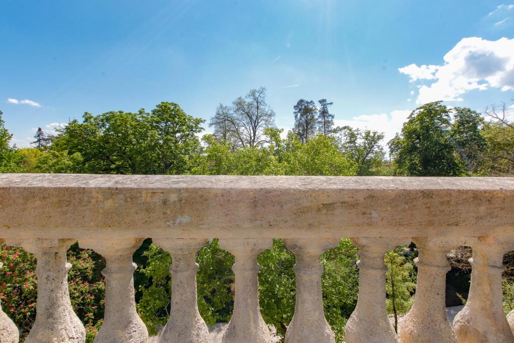 A balcony or terrace at Maison Labruy&egrave;re Bordeaux - Jardin Public