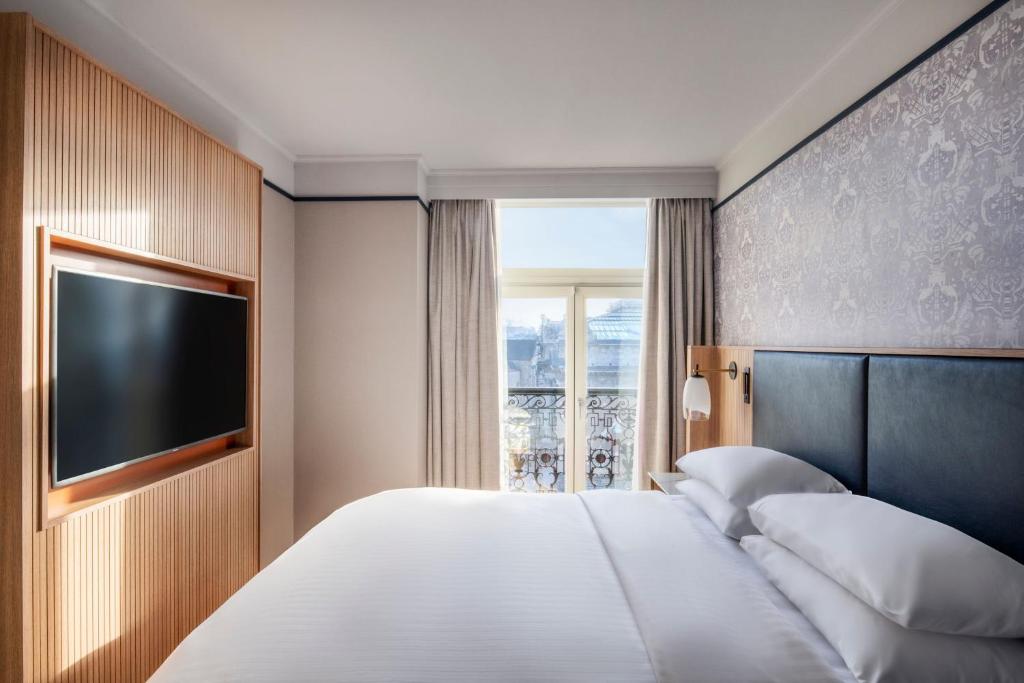 Postel nebo postele na pokoji v ubytování Brussels Marriott Hotel Grand Place