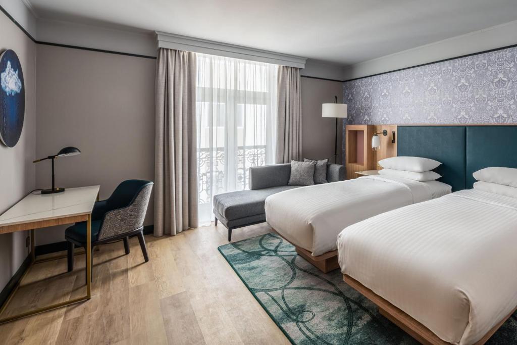Postel nebo postele na pokoji v ubytování Brussels Marriott Hotel Grand Place