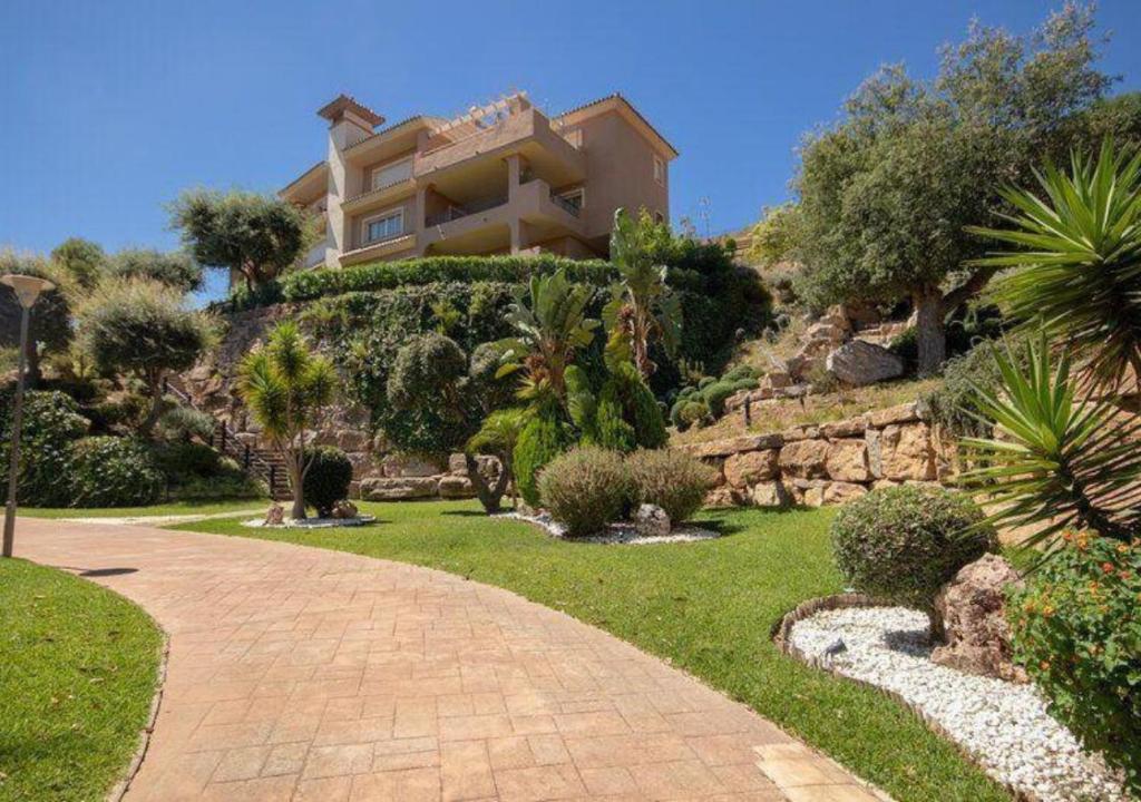 Marbella Sun Apartment - lush garden and sea view, Ojén ...