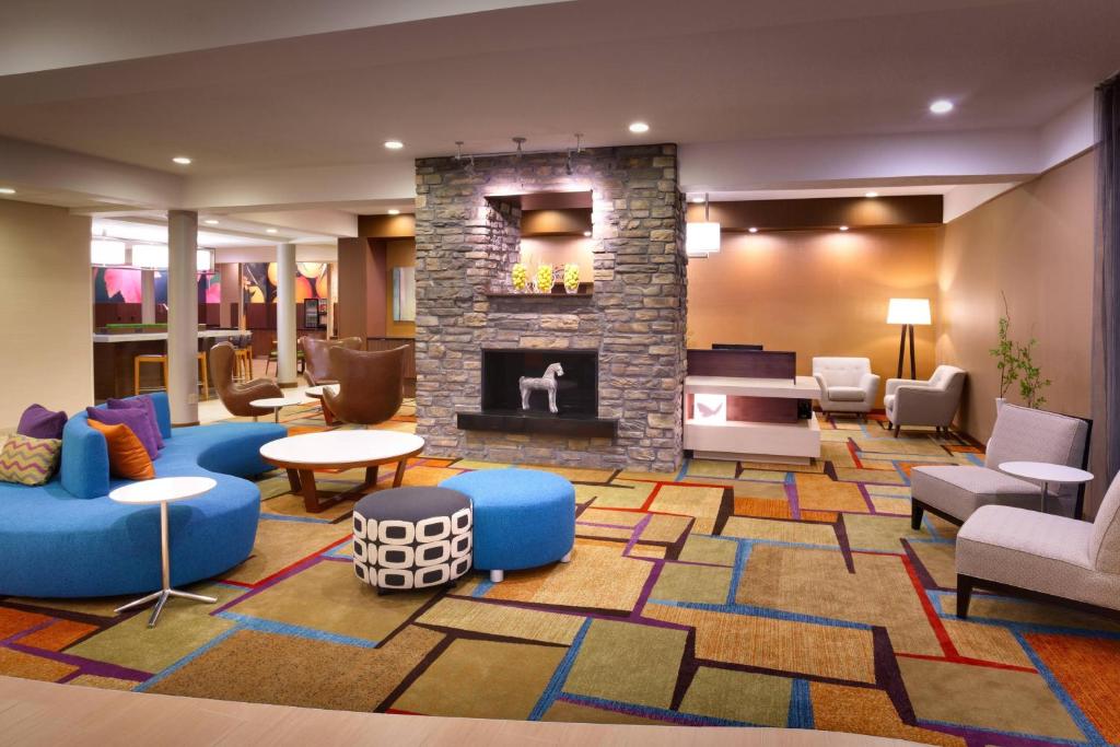 הלאונג' או אזור הבר ב-Fairfield Inn & Suites by Marriott Salt Lake City Downtown