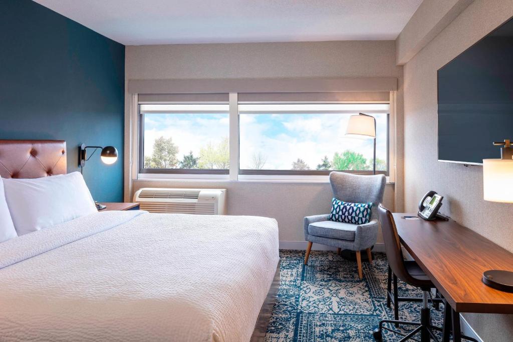 Four Points by Sheraton Norwood Conference Center - Guest Room, 1 Queen