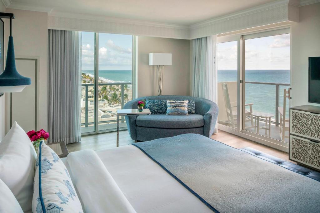 Postel nebo postele na pokoji v ubytování Hollywood Beach Marriott