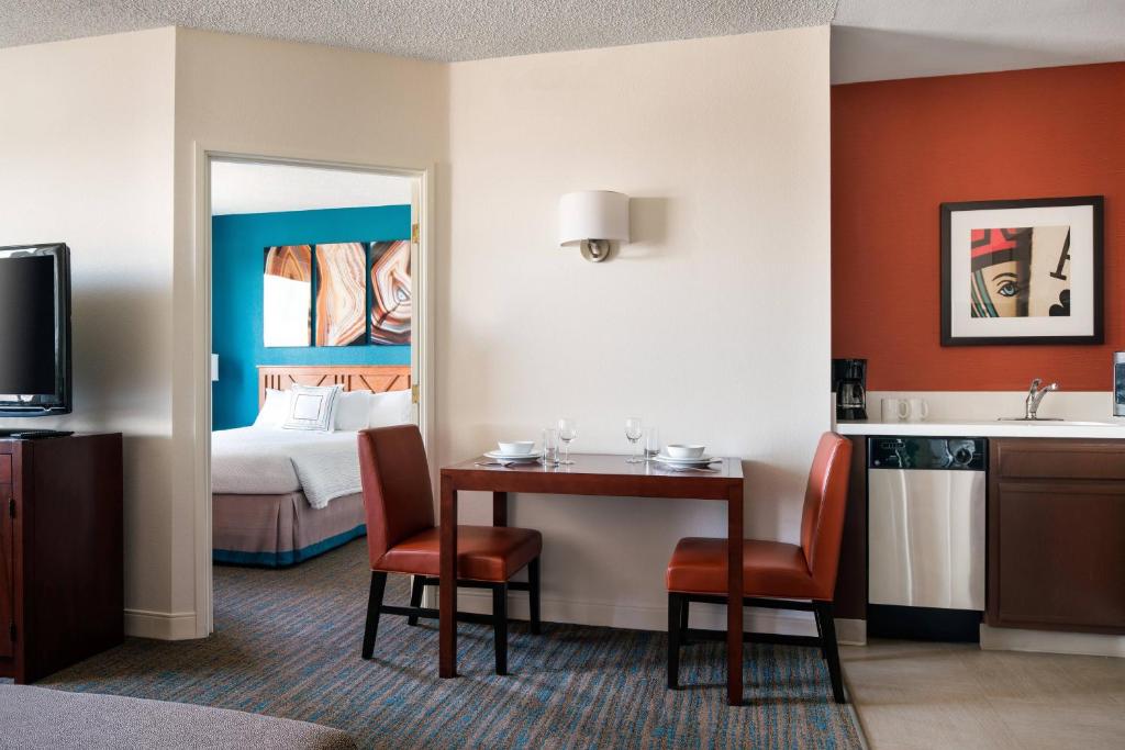 Residence Inn by Marriott Las Vegas Hughes Center - Reine De Suite D'une Chambre Avec Canapé-lit