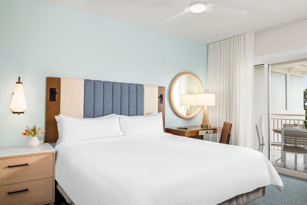 Marriott's SurfWatch - Three-Bedroom Villa With Balcony And Garden View