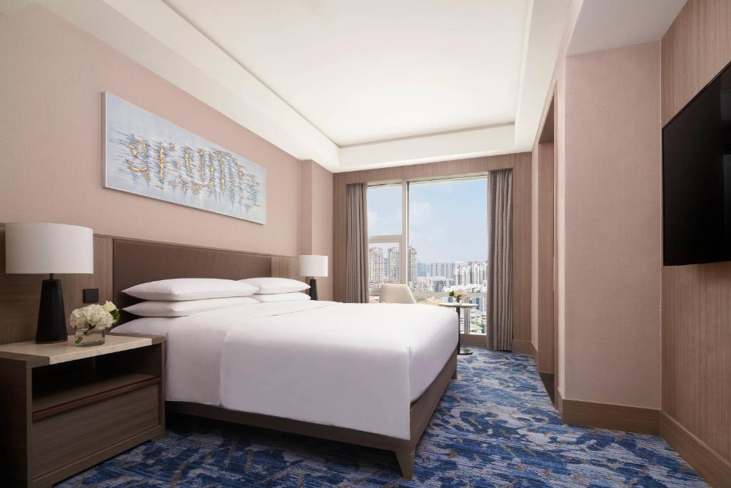 Postel nebo postele na pokoji v ubytování Nanning Marriott Hotel