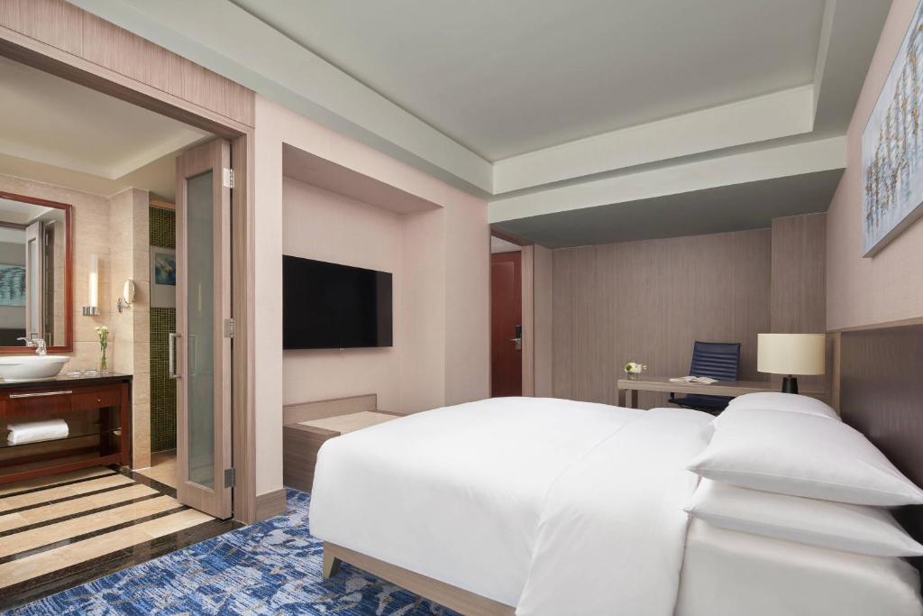 TV a/nebo společenská místnost v ubytování Nanning Marriott Hotel