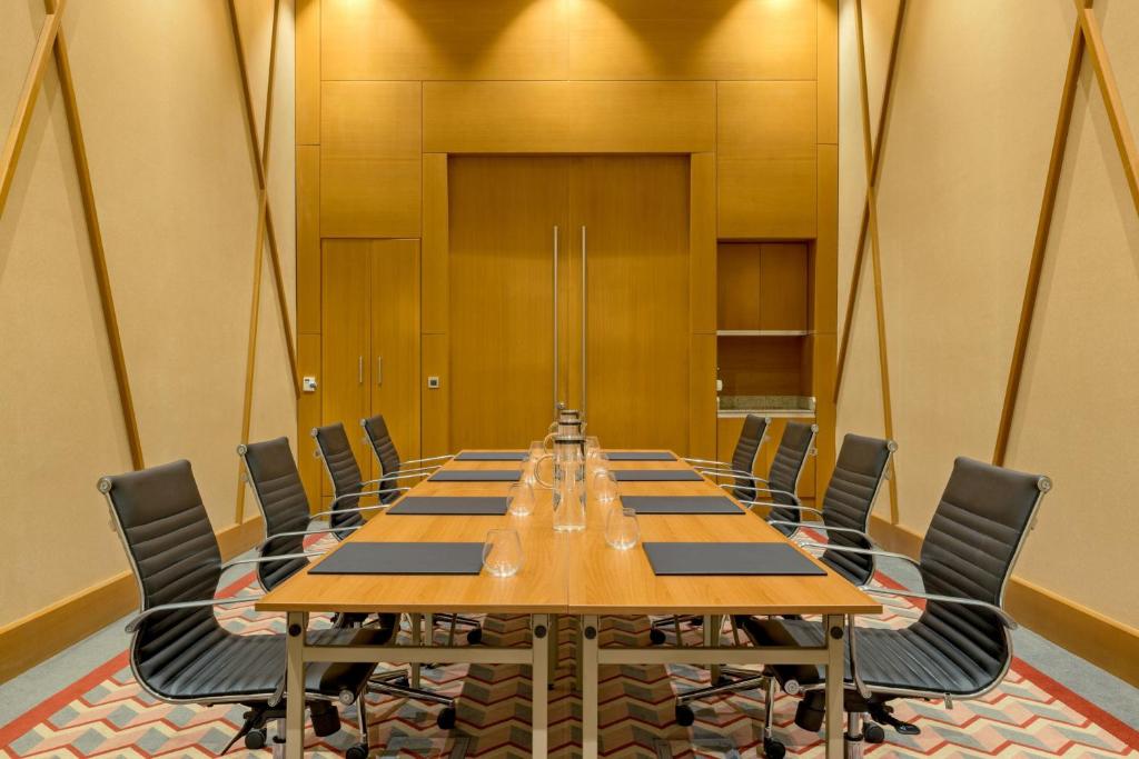 Zona business o sala conferenze di Four Points by Sheraton Ikot Ekpene