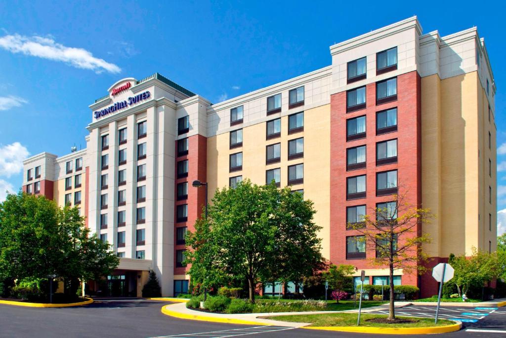 una rappresentazione della locanda e delle suite dell'Hampton di SpringHill Suites Philadelphia Plymouth Meeting a Plymouth Meeting