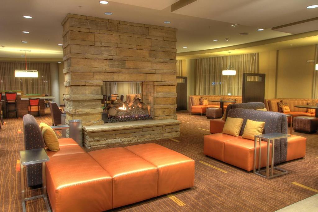 a lobby with a fireplace in a hotel room at Courtyard by Marriott Gatlinburg Downtown in Gatlinburg