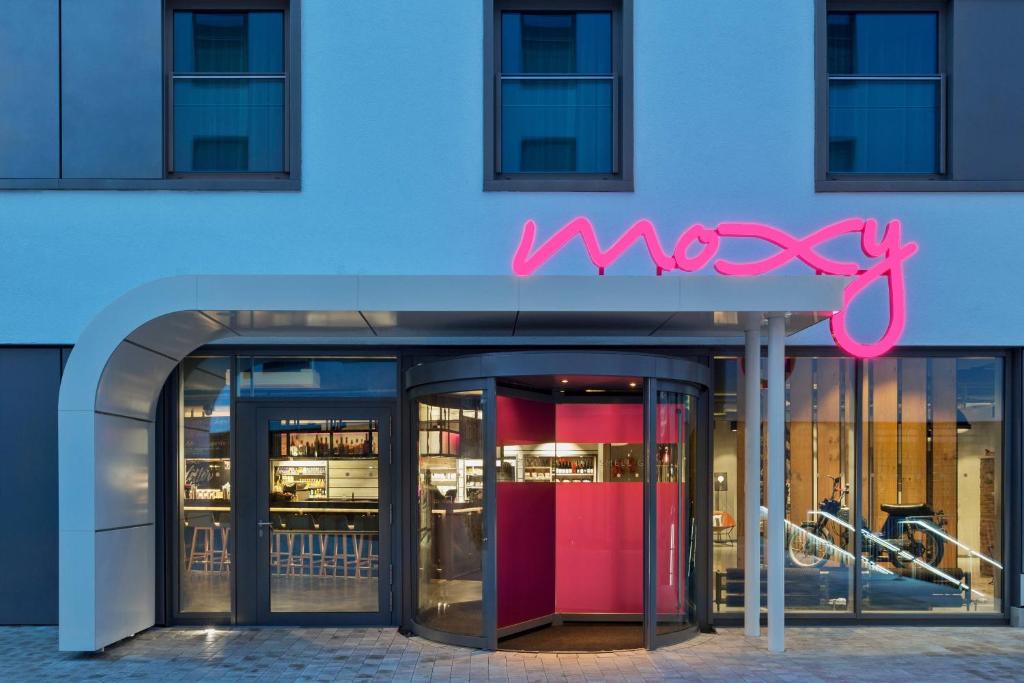 Moxy Munich Ostbahnhof - Resim 11