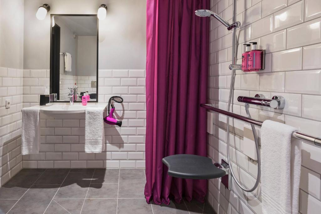 Moxy Munich Ostbahnhof - Resim 8