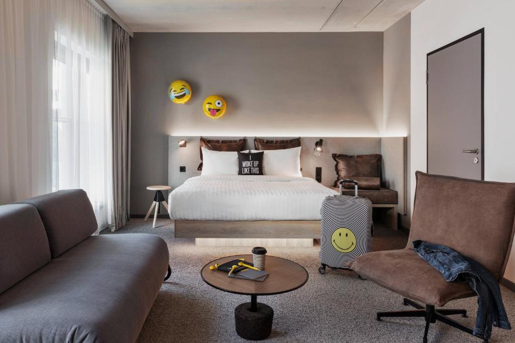 Moxy Munich Ostbahnhof - Resim 26