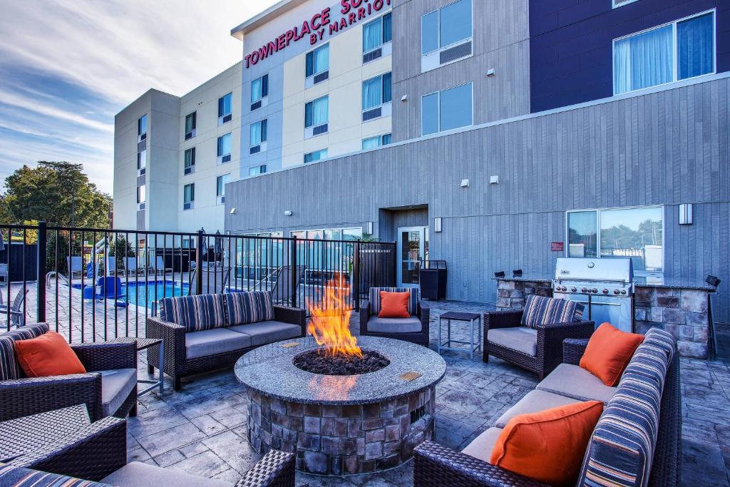 a patio with a fire pit in front of a hotel at TownePlace Suites by Marriott Knoxville Oak Ridge in Oak Ridge