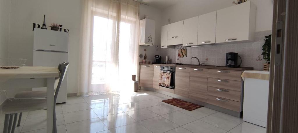 Kuchyň nebo kuchyňský kout v ubytování Camera con vista