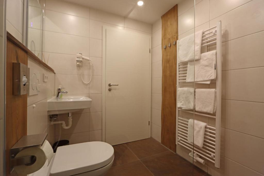 Koupelna v ubytování Hotel Kreuz Höhengasthof