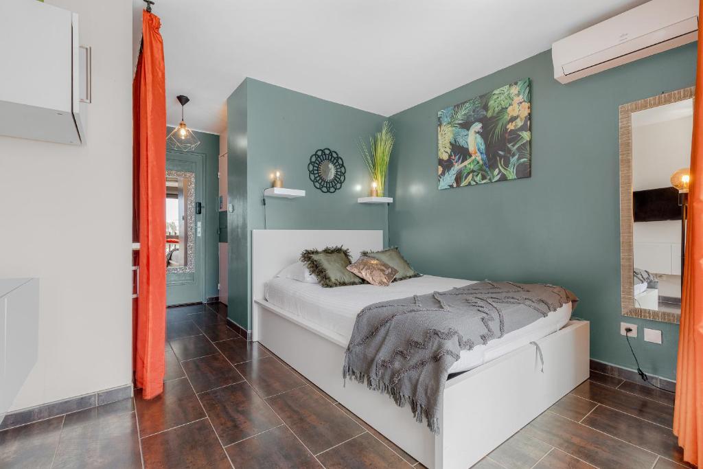Кровать или кровати в номере Cap d'Agde Studio - Village naturiste
