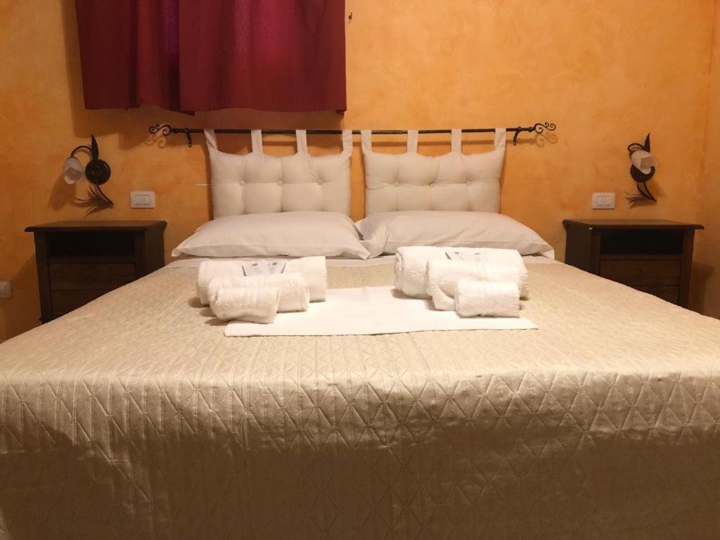 Postel nebo postele na pokoji v ubytování L’attico Piazza Sant’Oronzo