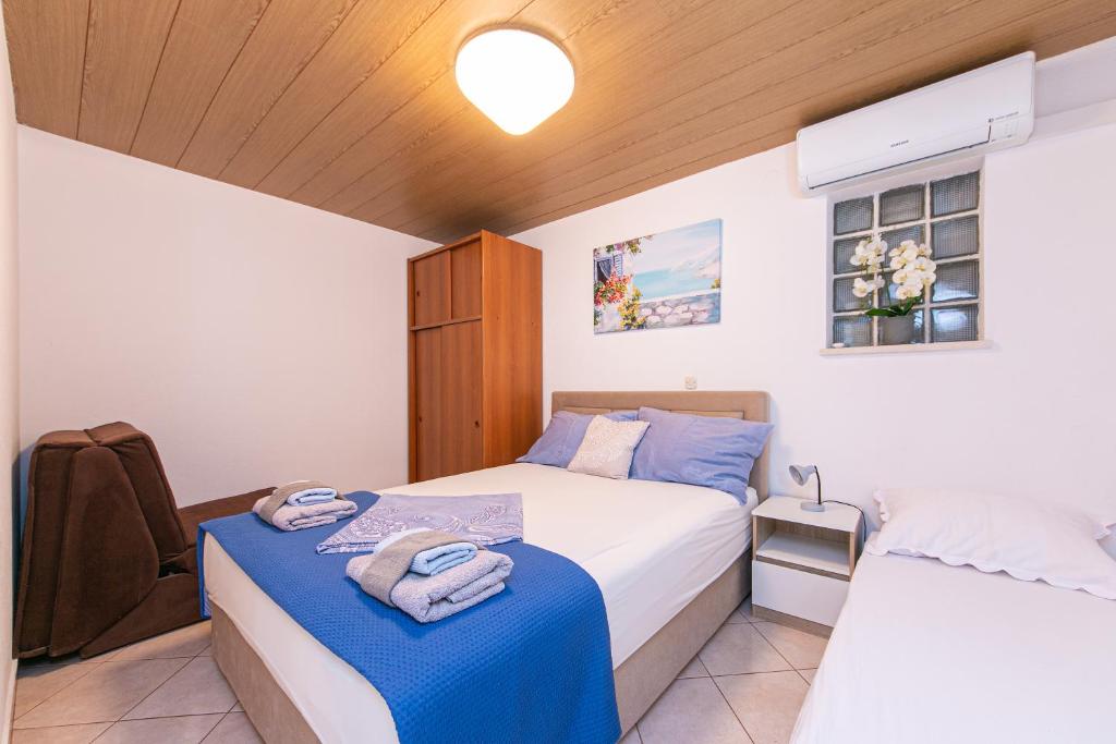 Postel nebo postele na pokoji v ubytování Apartmani Jakiruša