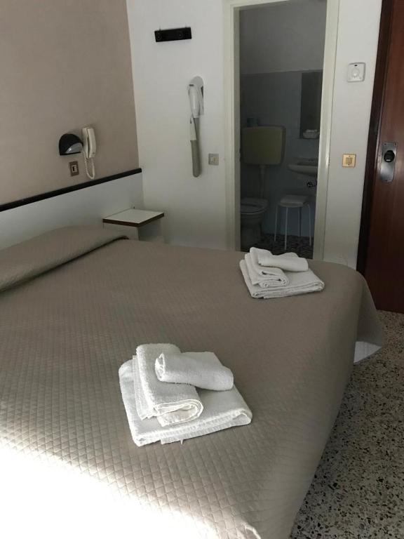 Łóżko lub łóżka w pokoju w obiekcie Hotel Perla Verde