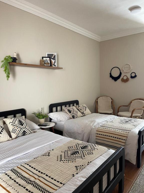 Postel nebo postele na pokoji v ubytování La Casa Guest House