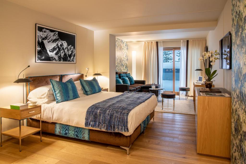 Postel nebo postele na pokoji v ubytování Hotel Hermitage Relais & Châteaux