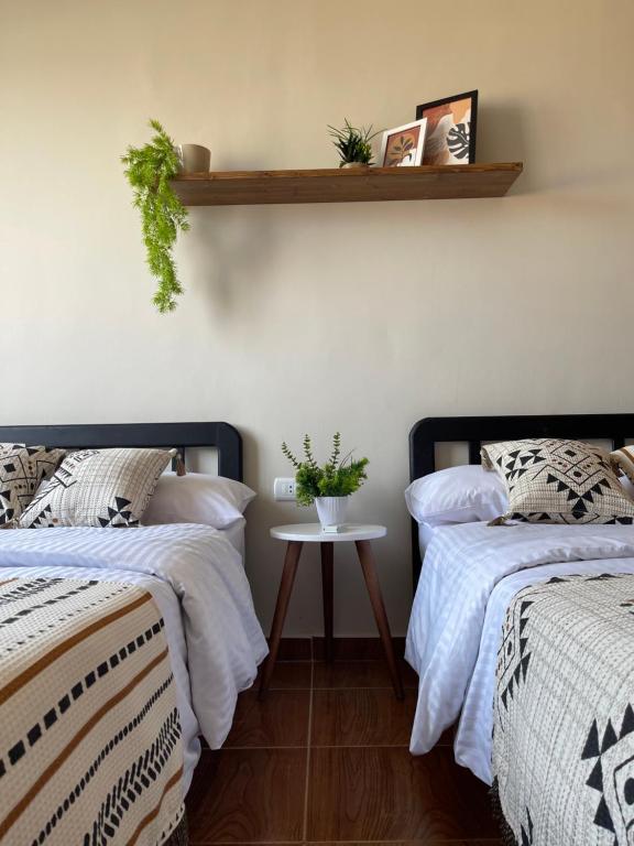 Postel nebo postele na pokoji v ubytování La Casa Guest House