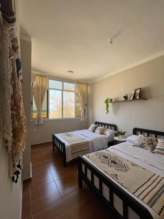 Postel nebo postele na pokoji v ubytování La Casa Guest House