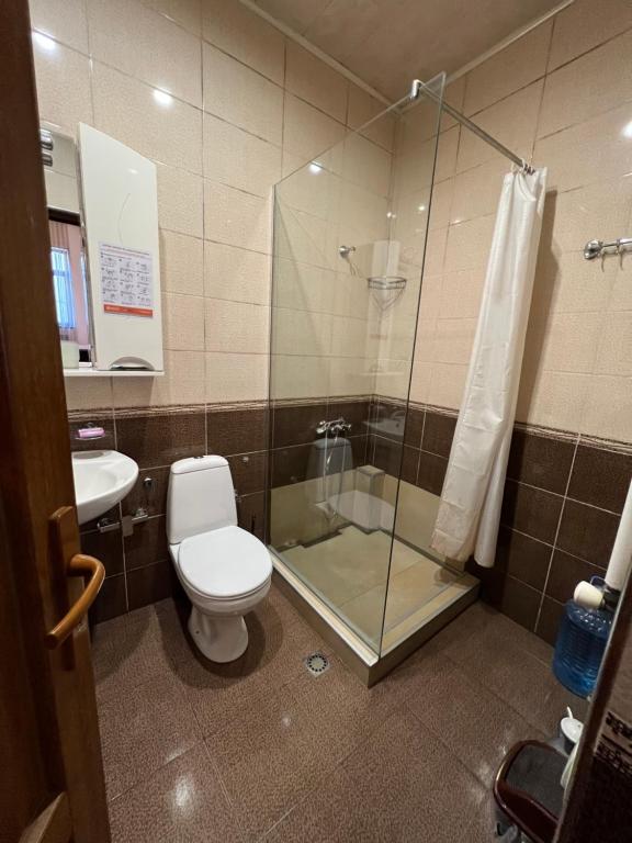 Koupelna v ubytování TbilHome Guest