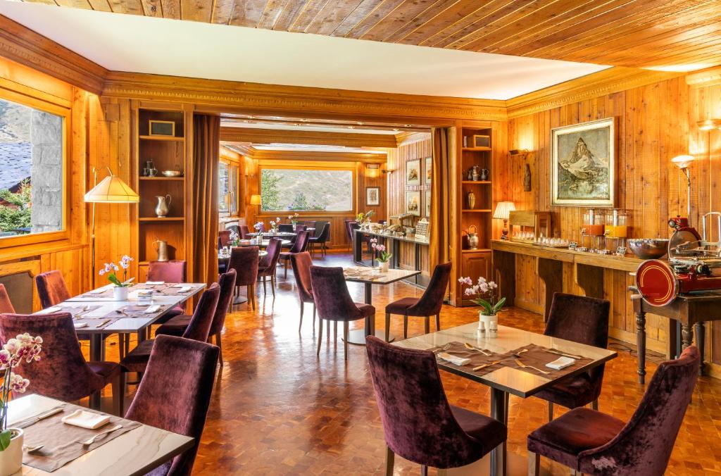 Restaurace v ubytování Hotel Hermitage Relais & Châteaux