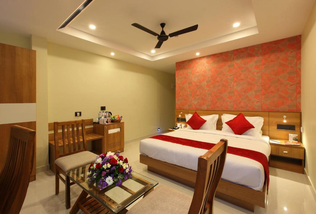 Postel nebo postele na pokoji v ubytování Hotel NovArk Munnar