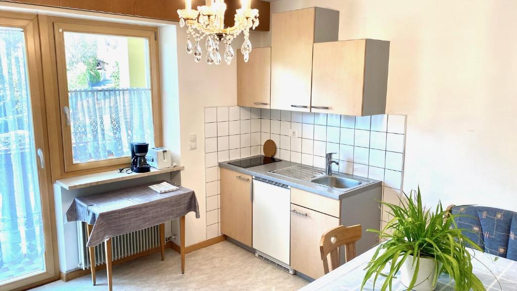 Kuchyň nebo kuchyňský kout v ubytování Haus Mairösl