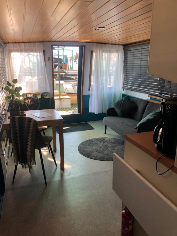 Posezení v ubytování Floating B&B Amsterdam