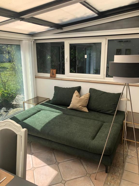 Posezení v ubytování Garden View Apartment