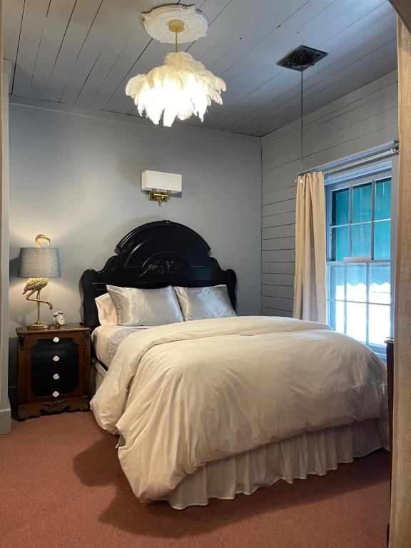 Carriage House Bed & Breakfast - Large Double Room