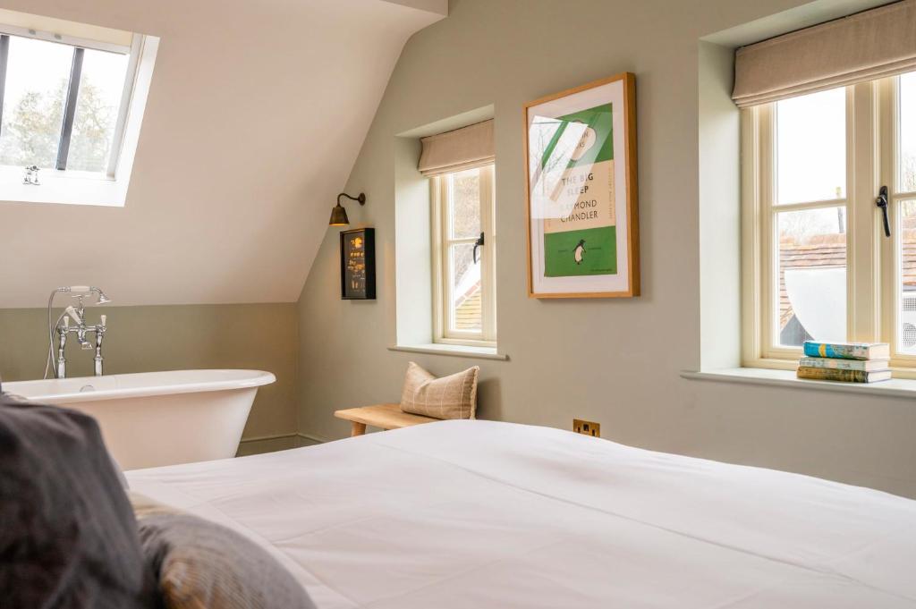 Postel nebo postele na pokoji v ubytování The Bottle & Glass Inn - Deluxe Room - Room 3
