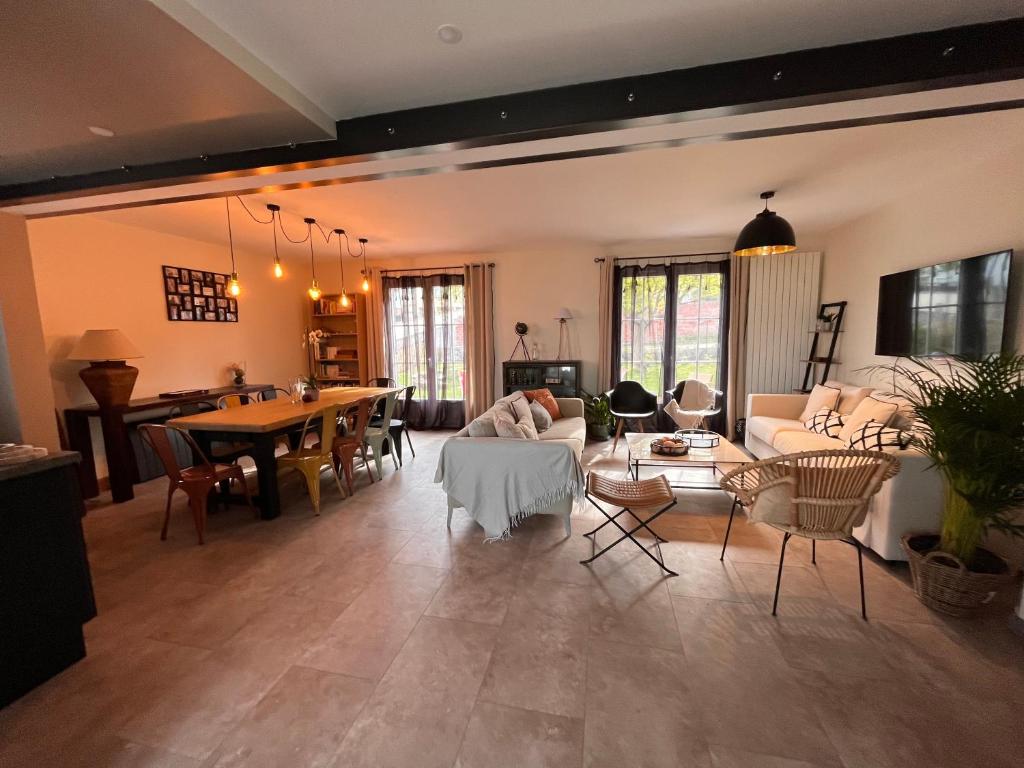 a living room with a couch and a table at Honfleur - grande maison familiale avec jardin in Honfleur