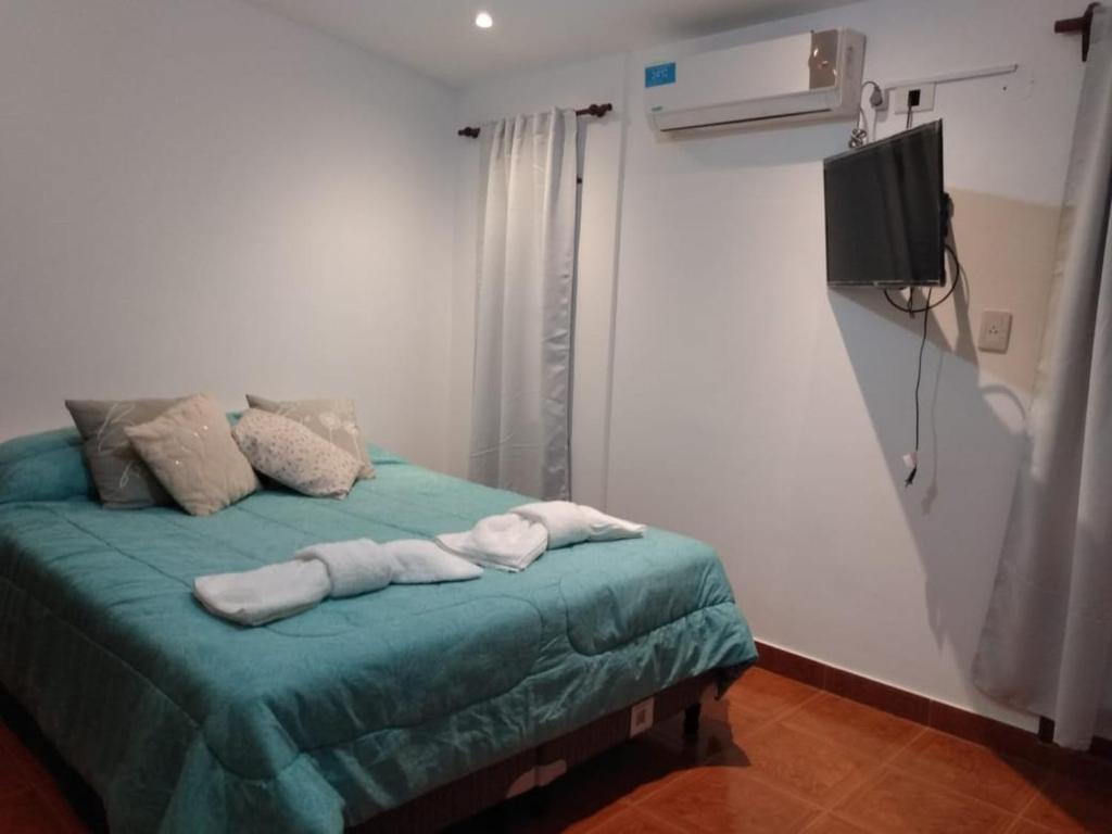 Giường trong phòng chung tại Departamento Fuerza y Fe alquiler temporario