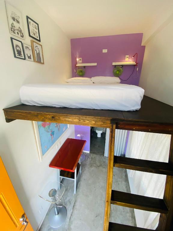 Postel nebo postele na pokoji v ubytování Crash Pad Adventure Hostel