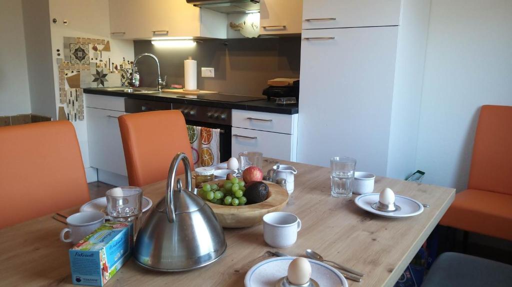 a kitchen with a wooden table with a bowl of fruit at Appartement Rose in Liezen