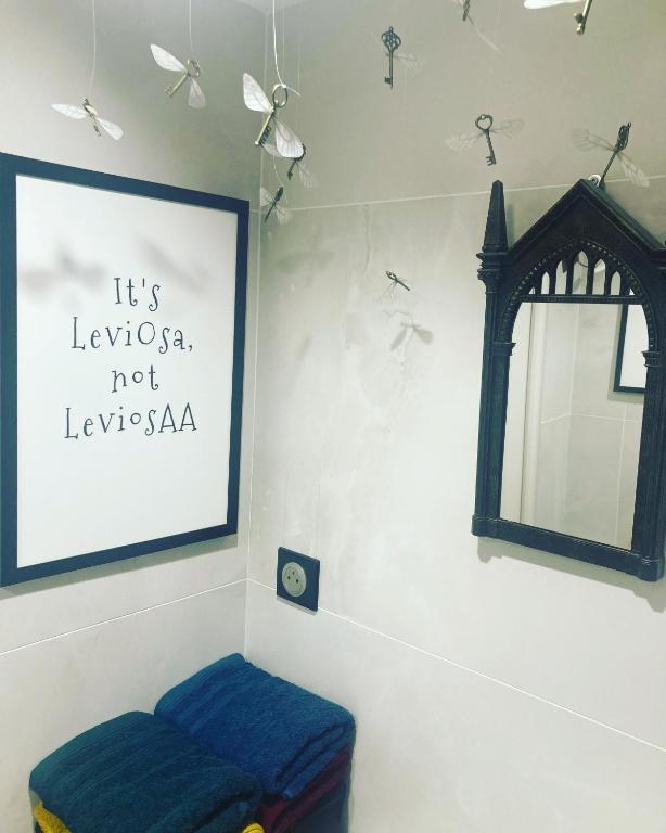 a mirror and a blue stool in a room at Les sorciers, la Diligence St Jean de Losne in Saint-Jean-de-Losne