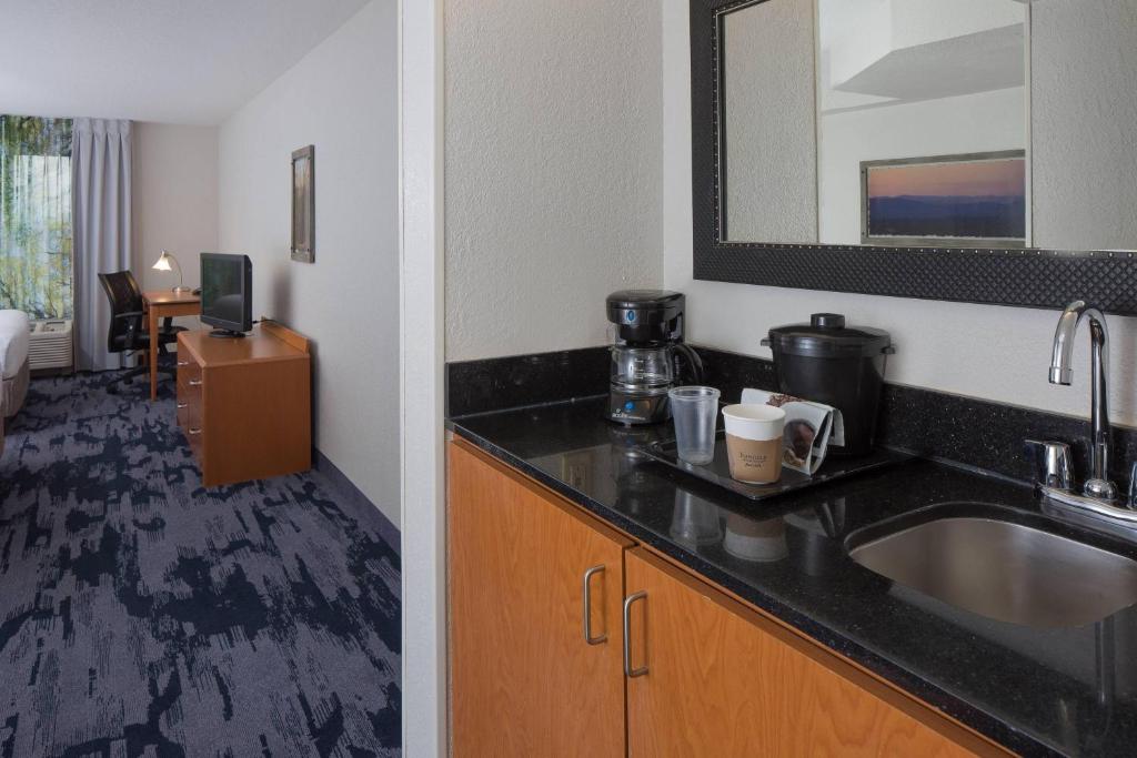 Fairfield Inn & Suites by Marriott Orlando Lake Buena Vista photo