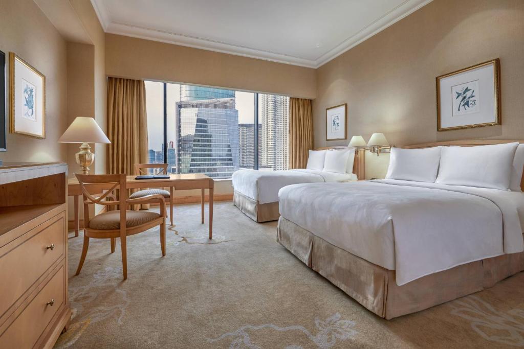 Postel nebo postele na pokoji v ubytování JW Marriott Hotel Jakarta